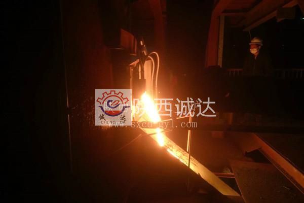 江苏德龙5000KVA热溶渣加热炉(镍渣)顺利出渣