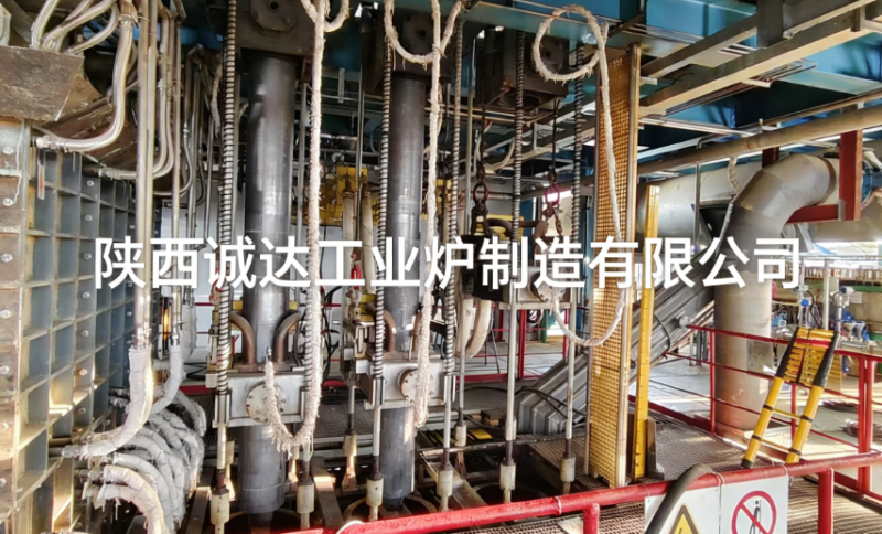 匠心筑造 出海赋能——我公司印尼侧吹炉渣室电极加热系统现场安装调试有序开展